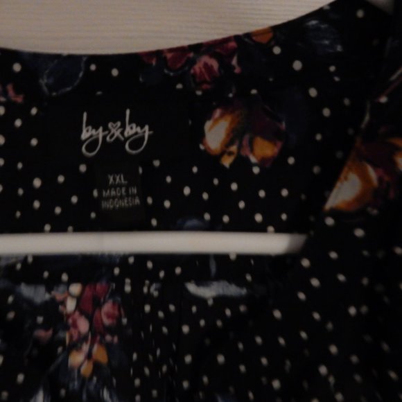 By & By XXL Blouse - Picture 2 of 4